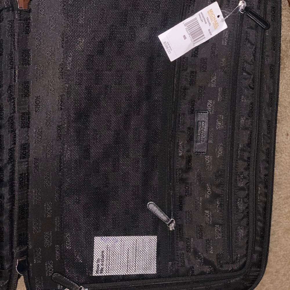 Michael Kors 3 piece Travel Set - Picture 4 of 8